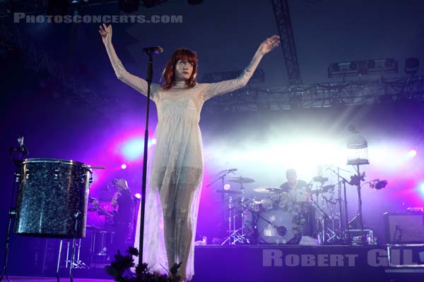 FLORENCE AND THE MACHINE - 2010-06-27 - PARIS - Hippodrome de Longchamp - 